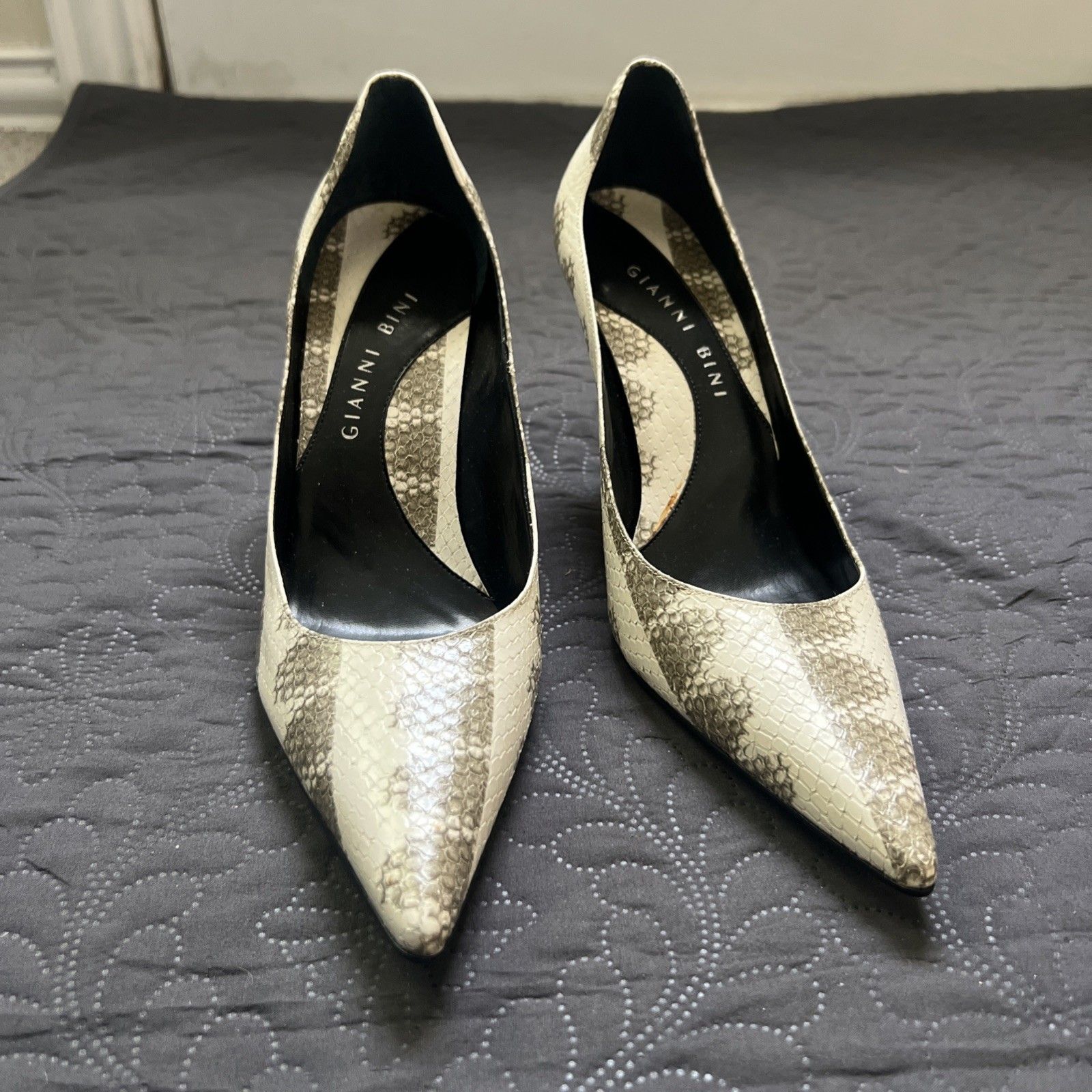 Gianni Bini Black & Cream Leather Snake-Print Pointed Toe Pumps Sz 8m Old Money